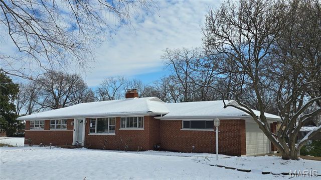 9738 Crestwick Drive, Sunset Hills, MO 63128