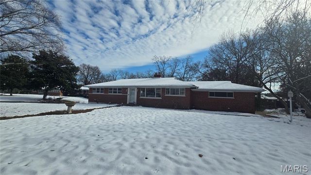 9738 Crestwick Drive, Sunset Hills, MO 63128