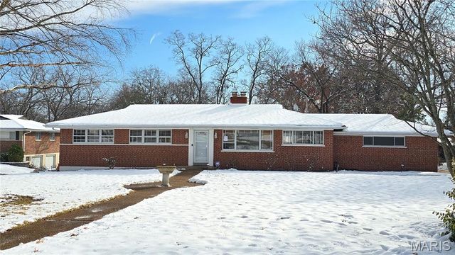 9738 Crestwick Drive, Sunset Hills, MO 63128