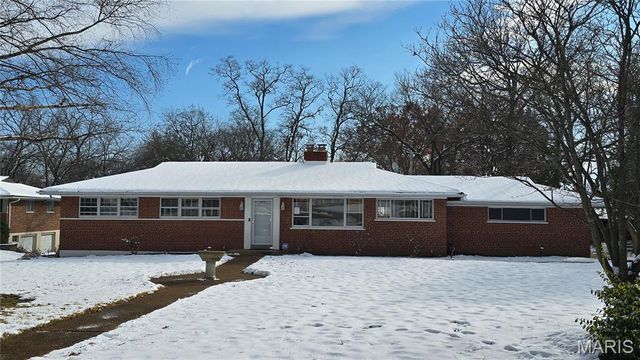 9738 Crestwick Drive, Sunset Hills, MO 63128