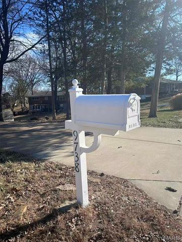 9738 Crestwick Drive, Sunset Hills, MO 63128
