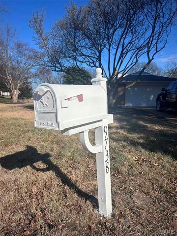 9738 Crestwick Drive, Sunset Hills, MO 63128