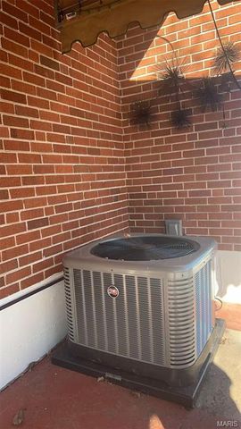 9738 Crestwick Drive, Sunset Hills, MO 63128