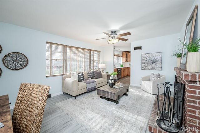 9738 Crestwick Drive, Sunset Hills, MO 63128