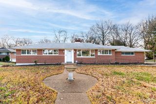 9738 Crestwick Drive, Sunset Hills, MO 63128