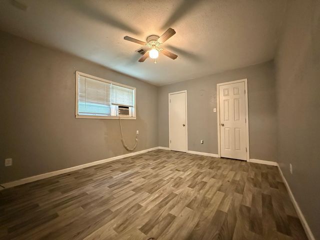 3656 Hemlock St, Orange, TX 77630