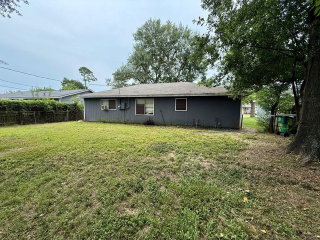 3656 Hemlock St, Orange, TX 77630