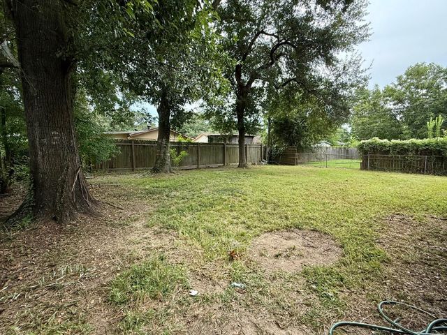3656 Hemlock St, Orange, TX 77630