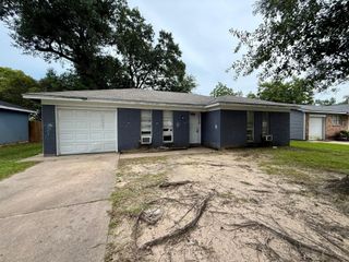 3656 Hemlock St, Orange, TX 77630