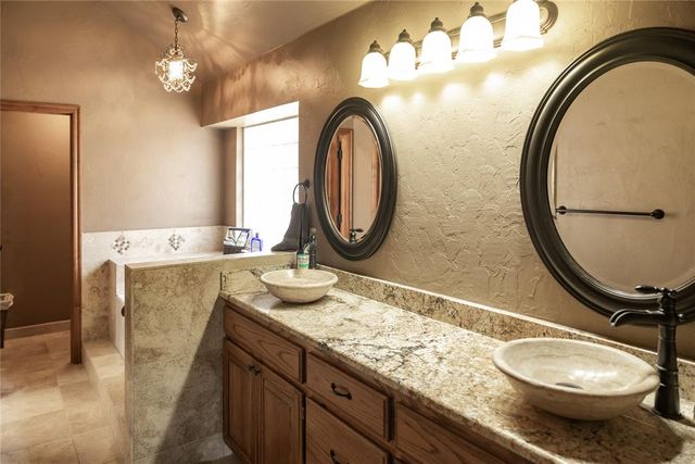 2900 N Water View Court, Norman, OK 73071