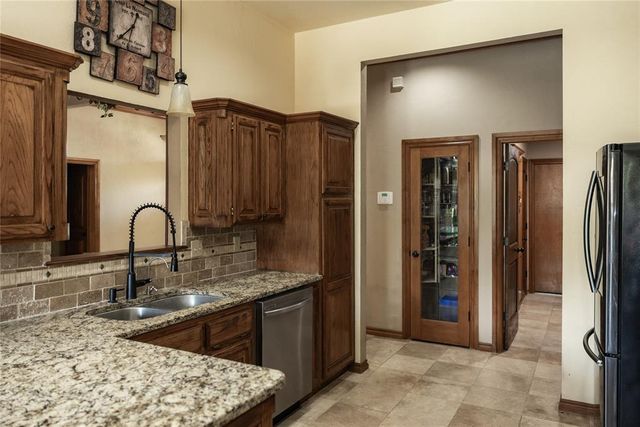 2900 N Water View Court, Norman, OK 73071