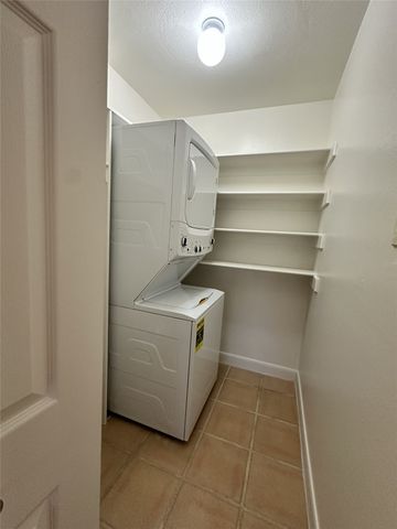 147 Calle Ojo Feliz, Unit E, Santa Fe, NM 87505