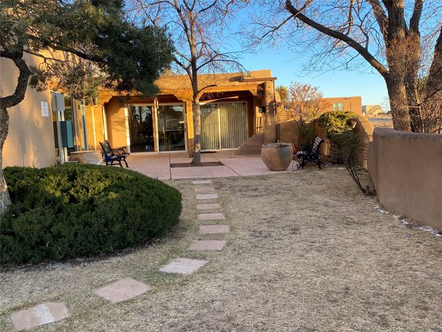 147 Calle Ojo Feliz, Unit E, Santa Fe, NM 87505