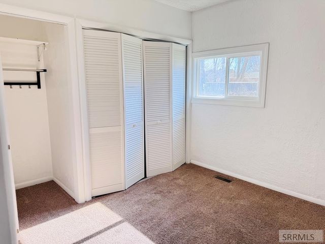 1070 S Shilling Avenue, Blackfoot, ID 83221