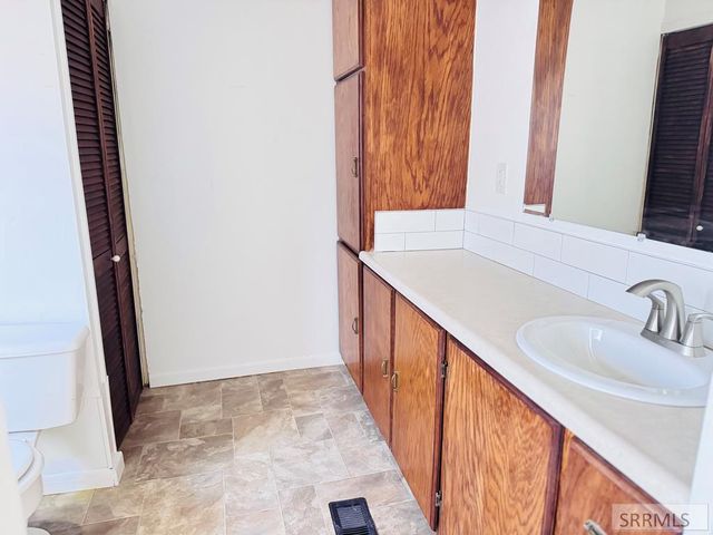 1070 S Shilling Avenue, Blackfoot, ID 83221