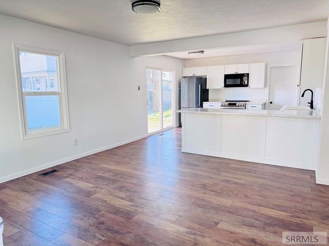 1070 S Shilling Avenue, Blackfoot, ID 83221