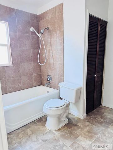 1070 S Shilling Avenue, Blackfoot, ID 83221