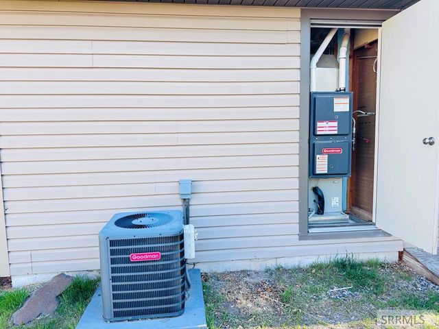 1070 S Shilling Avenue, Blackfoot, ID 83221