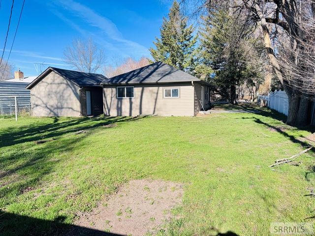 1070 S Shilling Avenue, Blackfoot, ID 83221