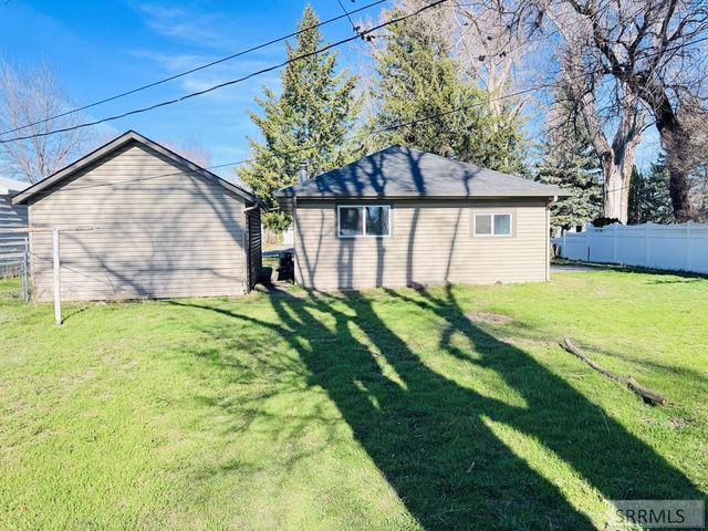 1070 S Shilling Avenue, Blackfoot, ID 83221