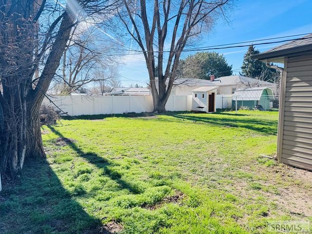 1070 S Shilling Avenue, Blackfoot, ID 83221