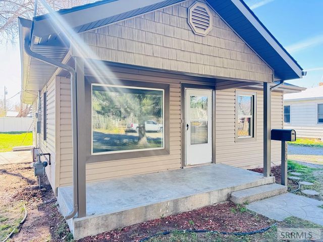 1070 S Shilling Avenue, Blackfoot, ID 83221