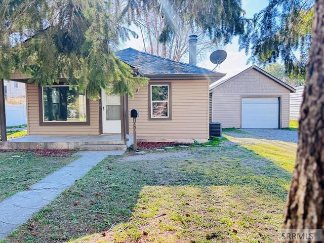 1070 S Shilling Avenue, Blackfoot, ID 83221