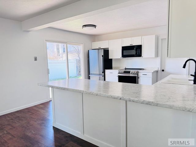 1070 S Shilling Avenue, Blackfoot, ID 83221