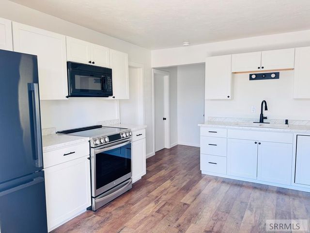 1070 S Shilling Avenue, Blackfoot, ID 83221