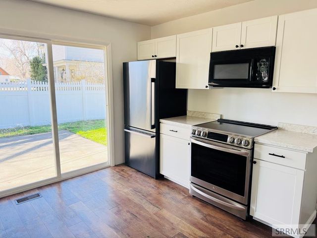 1070 S Shilling Avenue, Blackfoot, ID 83221