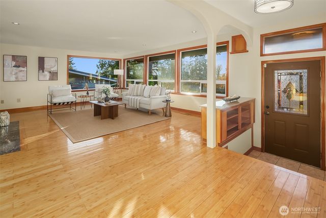 20142 17th Avenue NW, Shoreline, WA 98177