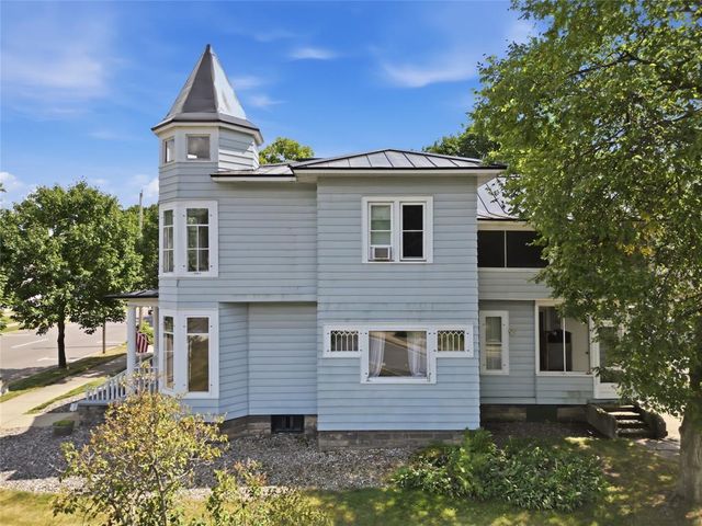 718 Bay Street, Chippewa Falls, WI 54729