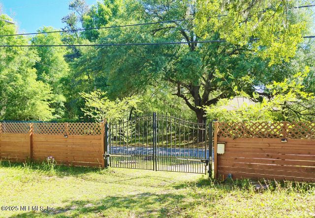 5036 MONROE SMITH Road, Jacksonville, FL 32210