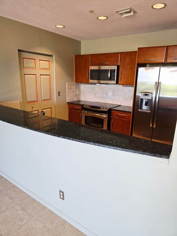 511 Lucerne Avenue 512, Lake Worth Beach, FL 33460