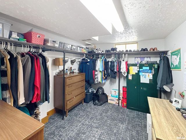 8119 10TH Street W, Rock Island, IL 61201