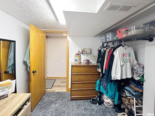 8119 10TH Street W, Rock Island, IL 61201