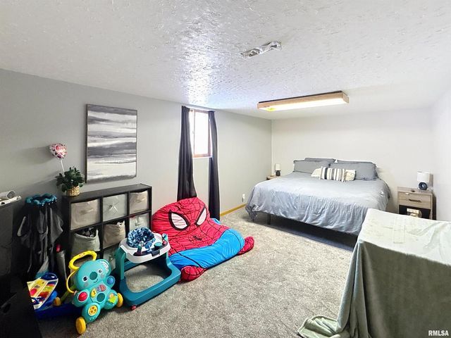 8119 10TH Street W, Rock Island, IL 61201