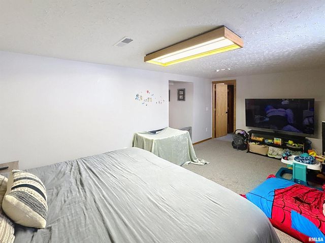 8119 10TH Street W, Rock Island, IL 61201