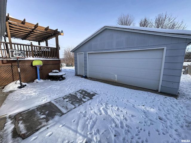 8119 10TH Street W, Rock Island, IL 61201