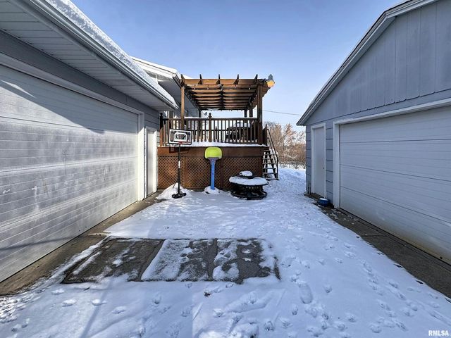 8119 10TH Street W, Rock Island, IL 61201