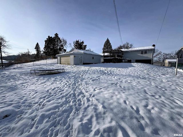 8119 10TH Street W, Rock Island, IL 61201