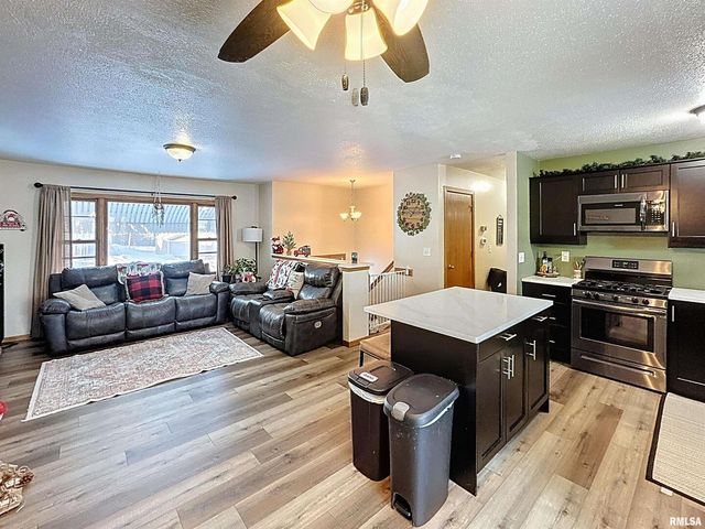 8119 10TH Street W, Rock Island, IL 61201