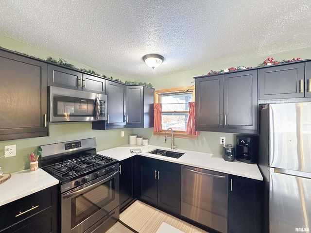 8119 10TH Street W, Rock Island, IL 61201