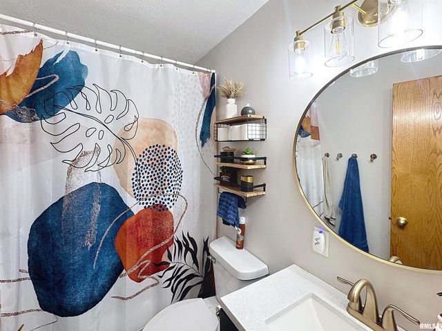 8119 10TH Street W, Rock Island, IL 61201