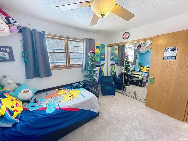 8119 10TH Street W, Rock Island, IL 61201