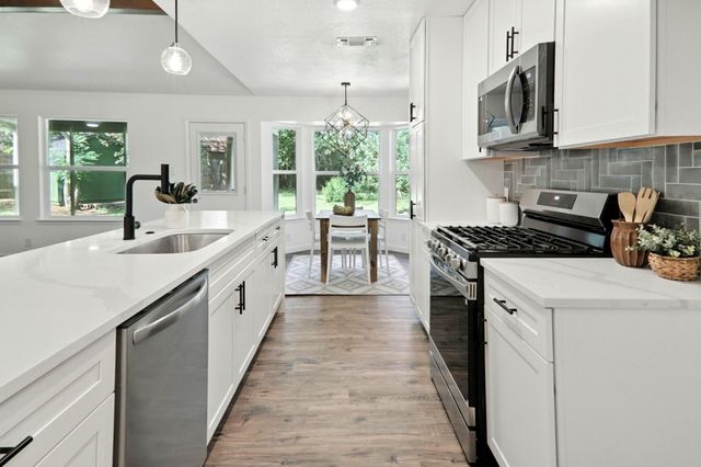 2207 Emerald Isle DR, Leander, TX 78641