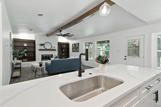 2207 Emerald Isle DR, Leander, TX 78641