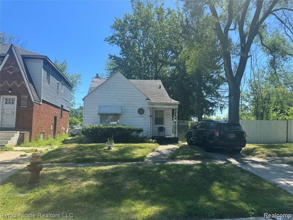 11668 Winthrop Street, Detroit, MI 48227