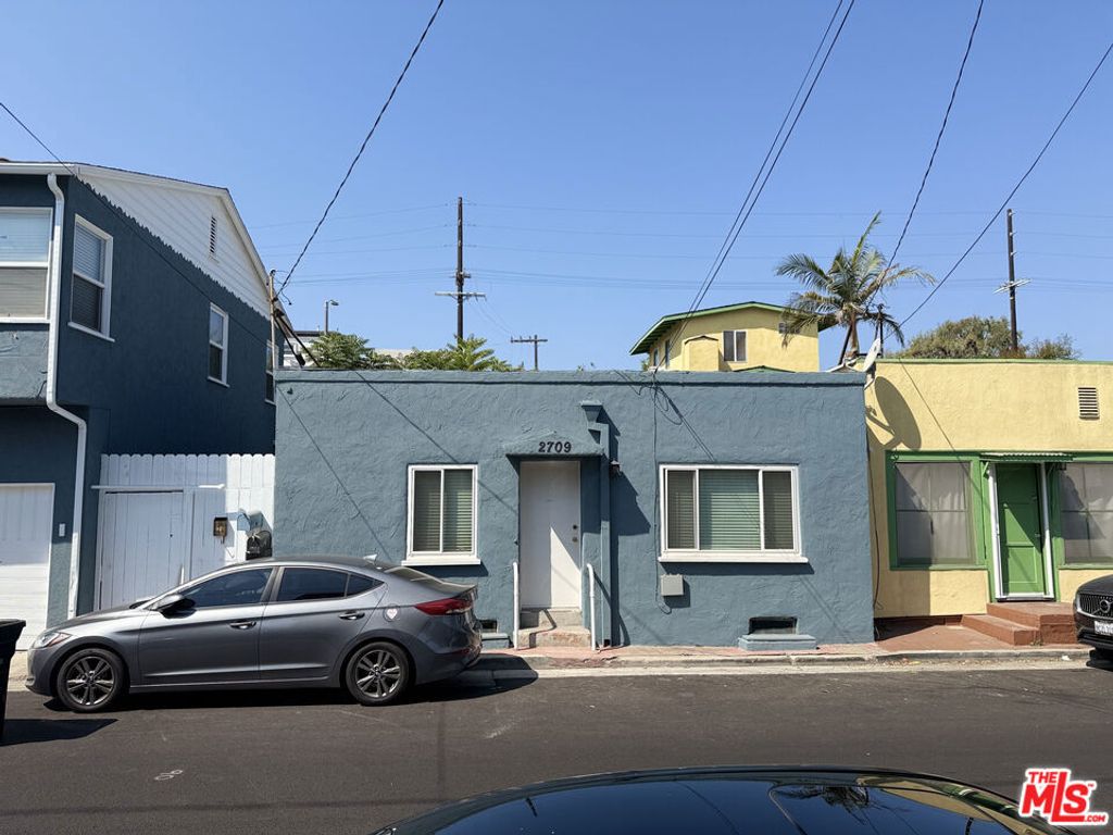 2709 Strongs Drive, Venice, CA 90291