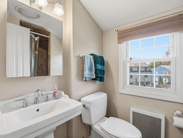 646 Lynn Fells Pkwy, Melrose, MA 02176
